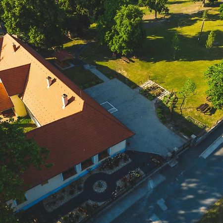 Tolnay Kuria Es Vendeghaz Hotel Nagygorbo Buitenkant foto