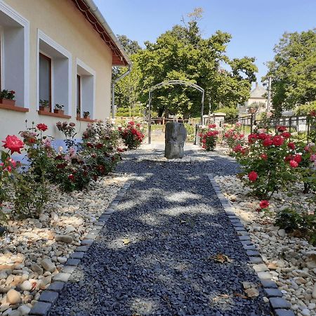 Tolnay Kuria Es Vendeghaz Hotel Nagygorbo Buitenkant foto