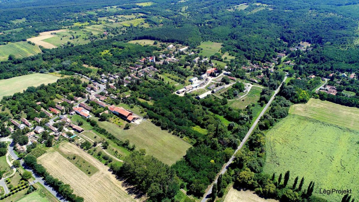 Tolnay Kuria Es Vendeghaz Hotel Nagygorbo Buitenkant foto
