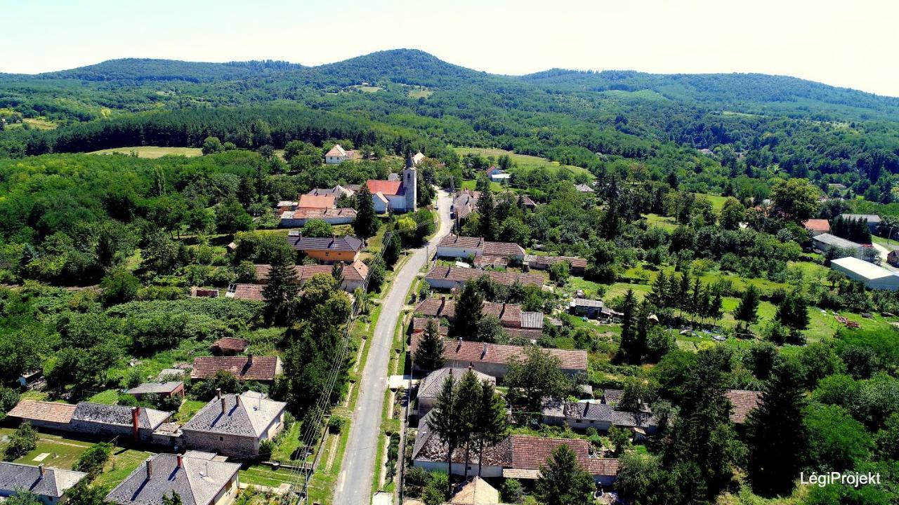 Tolnay Kuria Es Vendeghaz Hotel Nagygorbo Buitenkant foto