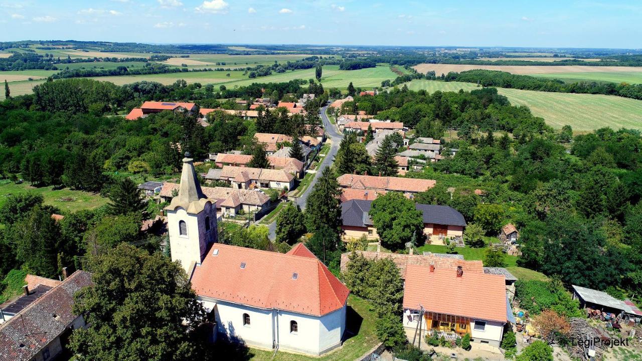 Tolnay Kuria Es Vendeghaz Hotel Nagygorbo Buitenkant foto